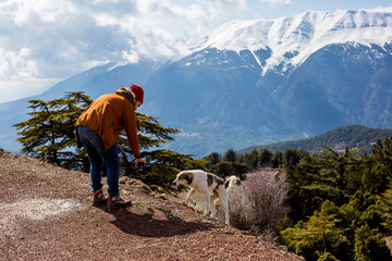 Naklejka premium Nature photographer and a lonely dog ın the woods