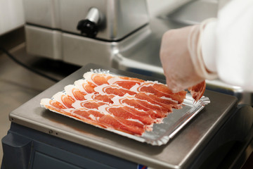 Preparing a vacuum packed ham board