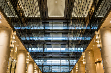 Obraz premium 東京都千代田区有楽町の商業ビルのエントランス