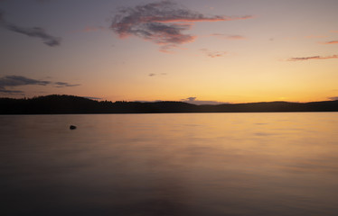 Fototapeta na wymiar Nice sunset over a lake in dalarna, sweden