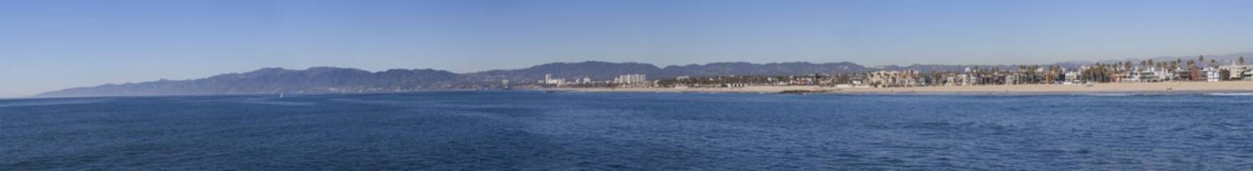 Fototapeta na wymiar Venice Beach Panorama, Taken from the pier