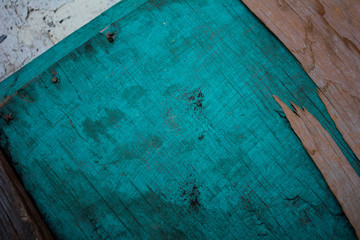 Madera azul con esquinas de color