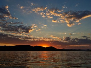 Amanecer sobre las montañas  © Anna