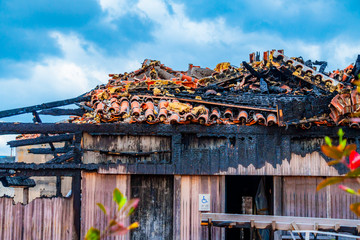 沖縄 火災後の首里城 © beeboys