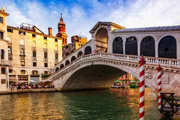 Fototapeta na wymiar The iconic Rialto Bridge in Venice, Italy