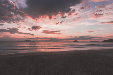 Amanecer en la playa brasilera