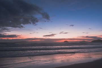 Amanecer en la playa brasilera