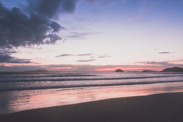 Amanecer en la playa brasilera