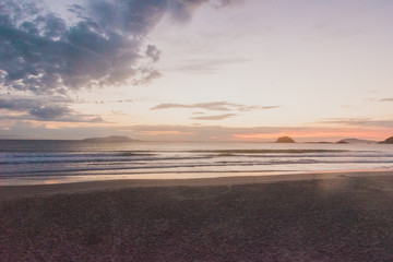 Amanecer en la playa brasilera