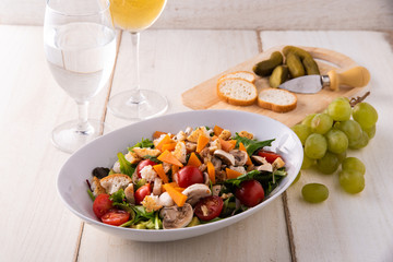 野菜とチーズのサラダ