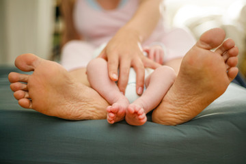 Bebe Attrapant Un Doigt De Sa Mere Wall Mural Wallpaper Murals Alexq