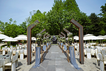 Outdoor wedding reception on sunny day
