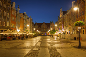 Fototapeta na wymiar View of the main streets of the old cities of Gdańsk