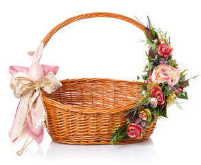 Fototapeta na wymiar Wicker design baskets are decorated with a floral arrangement for Easter.