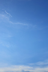 Obraz premium white cloud on clear blue sky background