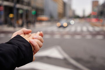 Frozen hands and blurred city