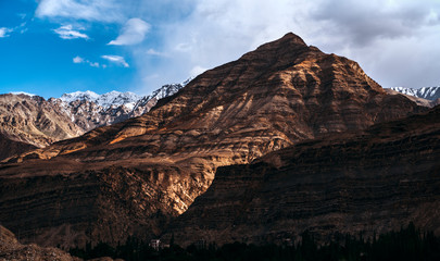 Obraz premium Landscape of Himalayas mountains in Ladkh, Kashmir, India