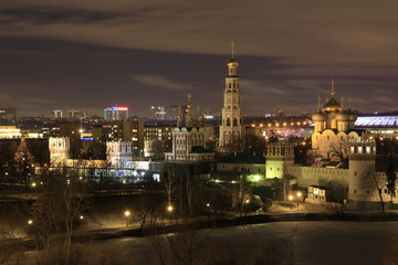 Fototapeta na wymiar Moscow at night: with churches, skyscrapers and streets