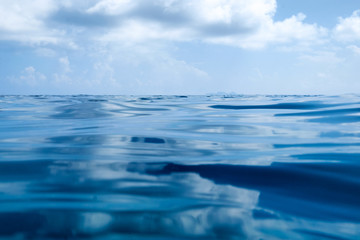 Fototapeta na wymiar Surface ripple wave with blue sky in tropical sea