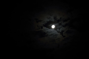 Obraz na płótnie Canvas Moon and clouds