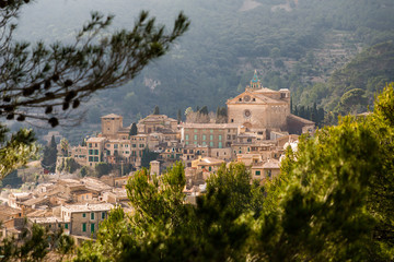 Fototapeta na wymiar Panoramic view of the old resort town Valldemossa