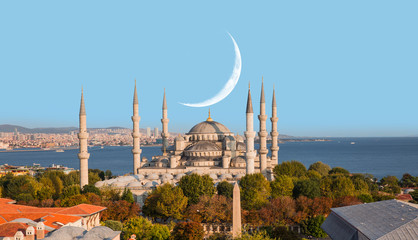 Fototapeta premium The Blue Mosque with crescent moon (new moon) -Sultanahmet, Istanbul, Turkey.