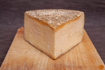 french cow's milk cheese called Tomme de Savoie
