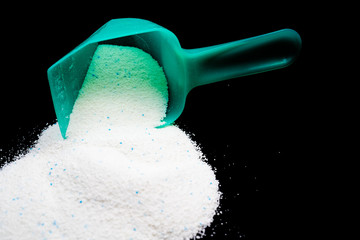 洗濯用洗剤　黒背景