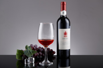 Glass red wine cup