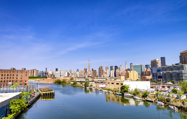 Fototapeta na wymiar East River and Manhattan skyline on a beautiful summer day, New York City