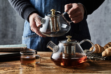 Glass kettle and water cup