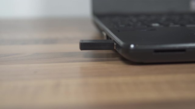 USB Stick einstecken 