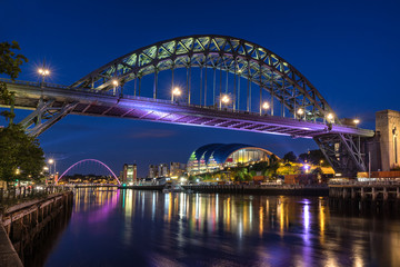 Obraz na płótnie Canvas The Tyne river betweeen Newcastle and Gateshead