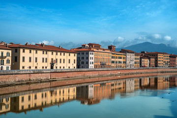 Fototapeta na wymiar Pisa, veduta sul Lungarno e centro della città, Italia 