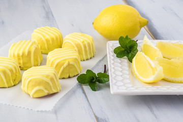 Fototapeta na wymiar Glazed lemon bites.