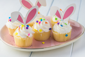 Vanilla cream mini cup cakes decorated for Easter.