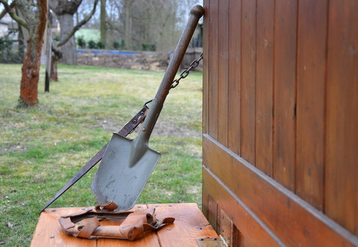 military scoop of khaki color in detail