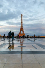 Fototapeta na wymiar Dusk in Paris - Eiffel Tower from the Trocadero