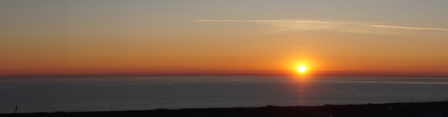 Fototapeta na wymiar Sun sets over the sea in Versilia