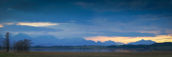 Berge und See am Abend - Forggensee Alpen Panorama