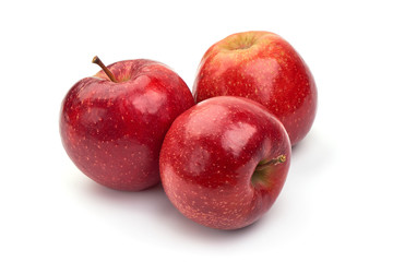 Fototapeta na wymiar Red delicious apples, isolated on white background