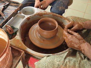 The ceramics Museum in Uglich is a small workshop. Different types of folk crafts are presented. You can view the finished products and take part in their production yourself.