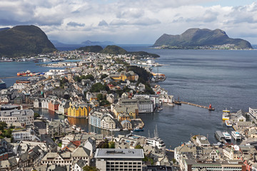 Naklejka premium Überblick über Alesund in Norwegen mit Jugendstilarchitektur