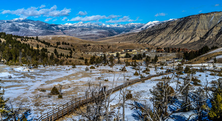 WIDE ANGLE YELLOWSTONE FORT BUILDINGS