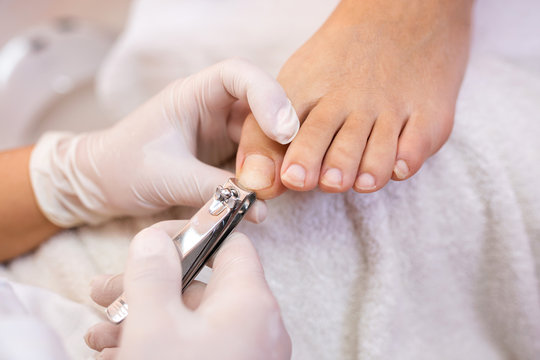 Toe nails cutting with nail clippers