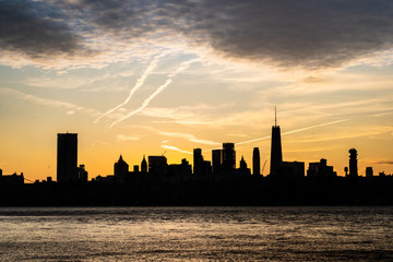 Fototapeta na wymiar linea del cielo en la ciudad de Nueva York desde Long Island City, Queens