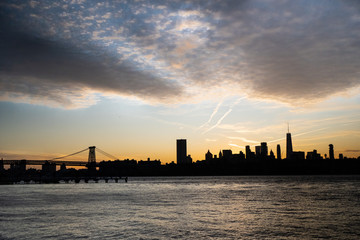 linea del cielo en la ciudad de Nueva York desde Long Island City, Queens