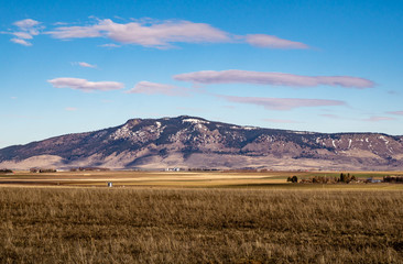 Fototapeta premium Mt Harris rising above the Grande Ronde Valley in Oregon