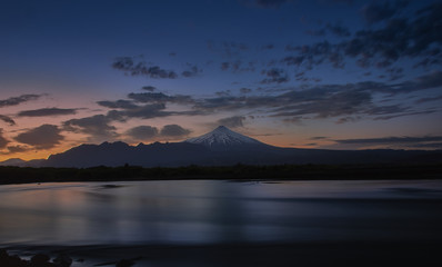 Tres vistas del volcan Villarrica, Chile
