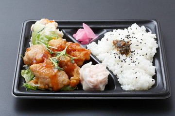 鶏の唐揚げ弁当